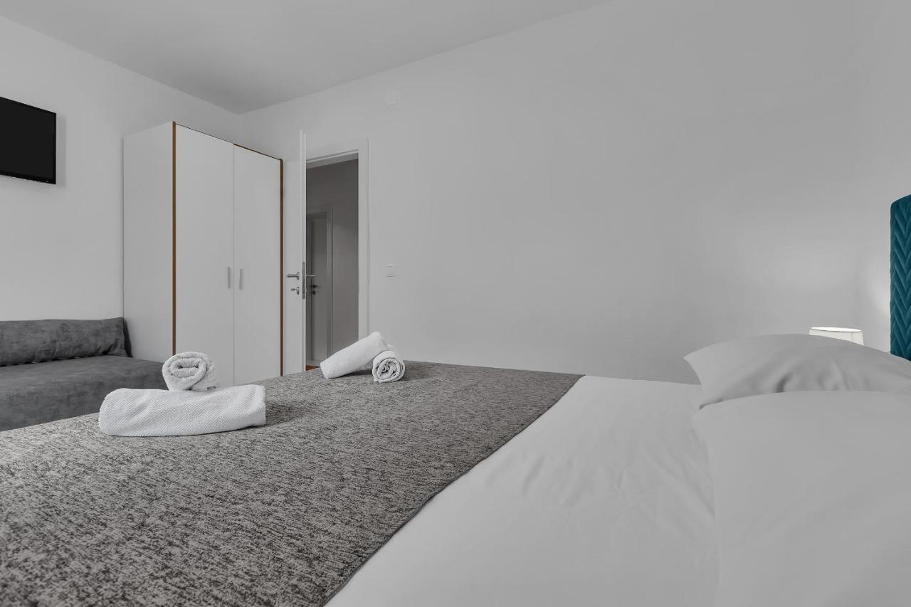 Rafael Apartment